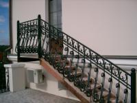 Выгнутое лестничное ограждение